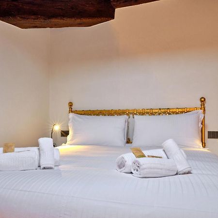 Apartmentsarena - Residenza Degli Scaligeri - Piazza Erbe Vérone Extérieur photo