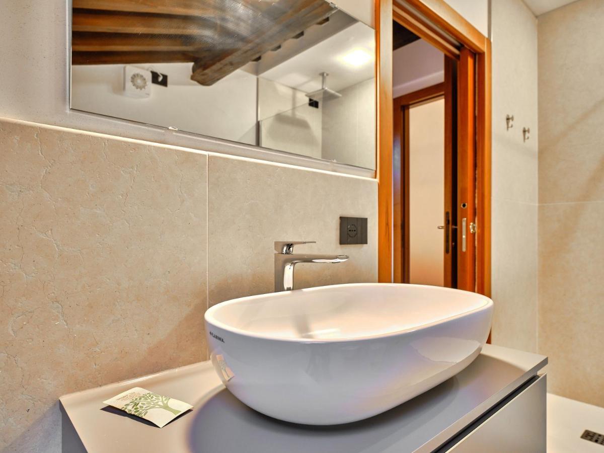 Apartmentsarena - Residenza Degli Scaligeri - Piazza Erbe Vérone Extérieur photo