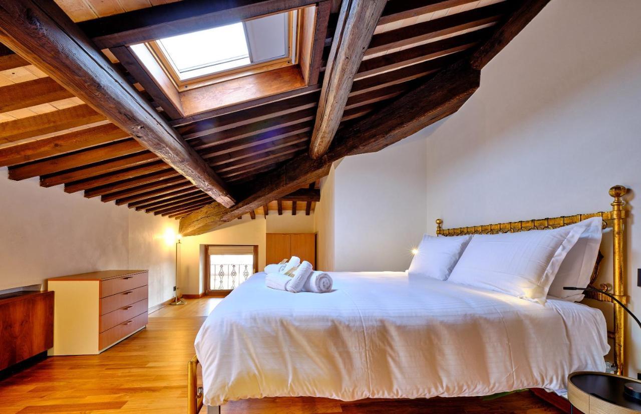 Apartmentsarena - Residenza Degli Scaligeri - Piazza Erbe Vérone Extérieur photo