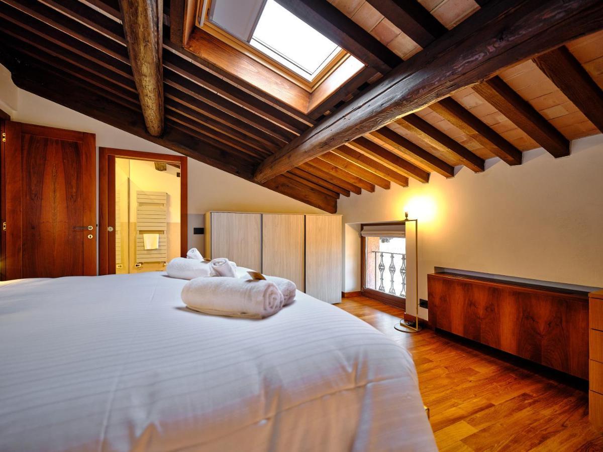 Apartmentsarena - Residenza Degli Scaligeri - Piazza Erbe Vérone Extérieur photo