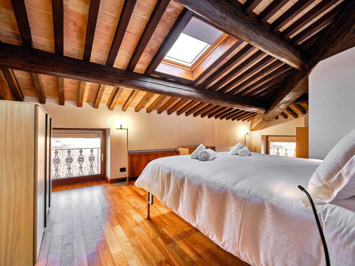 Apartmentsarena - Residenza Degli Scaligeri - Piazza Erbe Vérone Extérieur photo