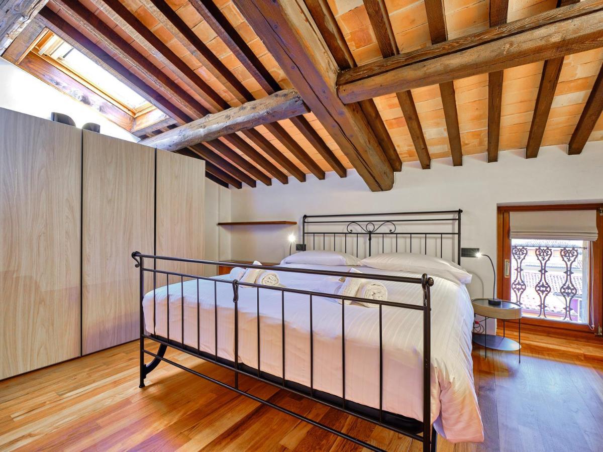 Apartmentsarena - Residenza Degli Scaligeri - Piazza Erbe Vérone Extérieur photo