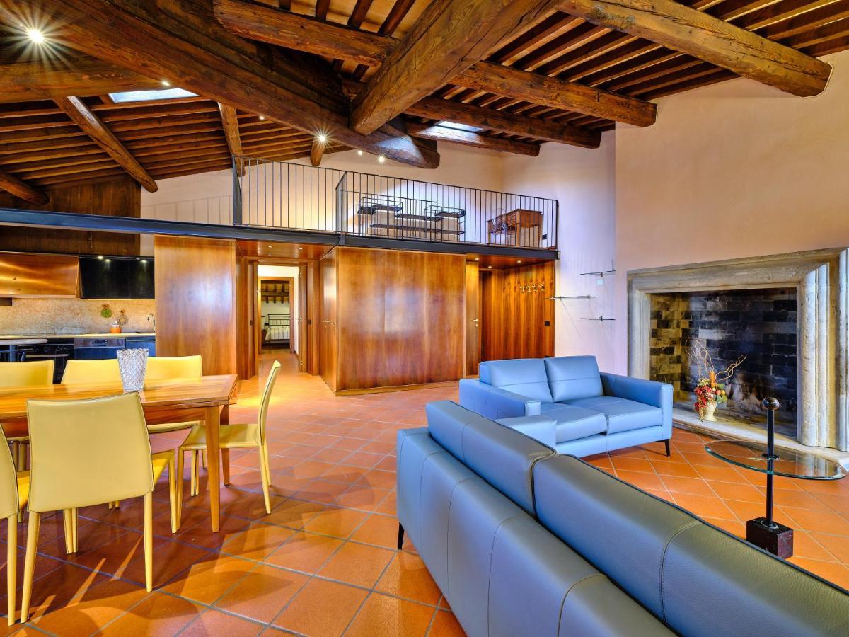 Apartmentsarena - Residenza Degli Scaligeri - Piazza Erbe Vérone Extérieur photo