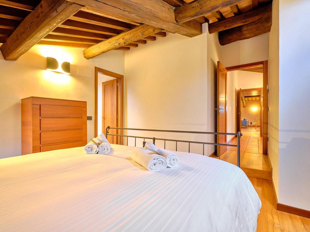 Apartmentsarena - Residenza Degli Scaligeri - Piazza Erbe Vérone Extérieur photo