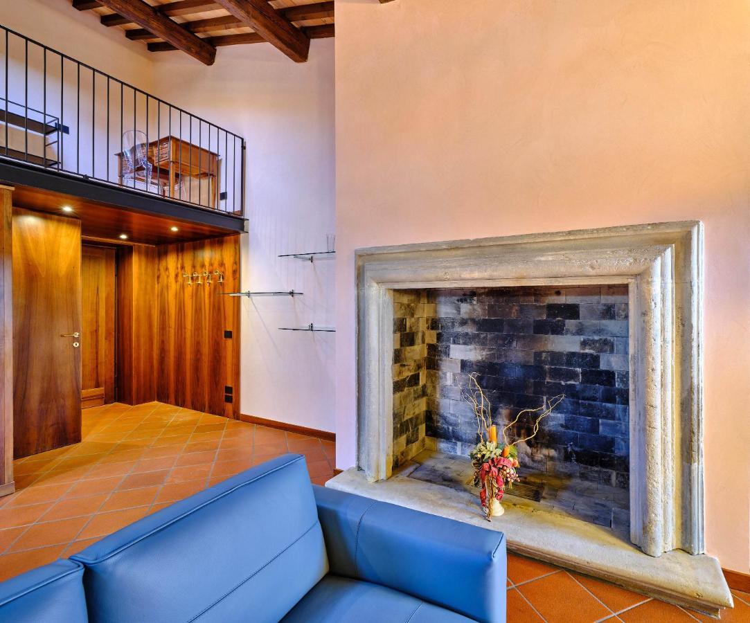 Apartmentsarena - Residenza Degli Scaligeri - Piazza Erbe Vérone Extérieur photo